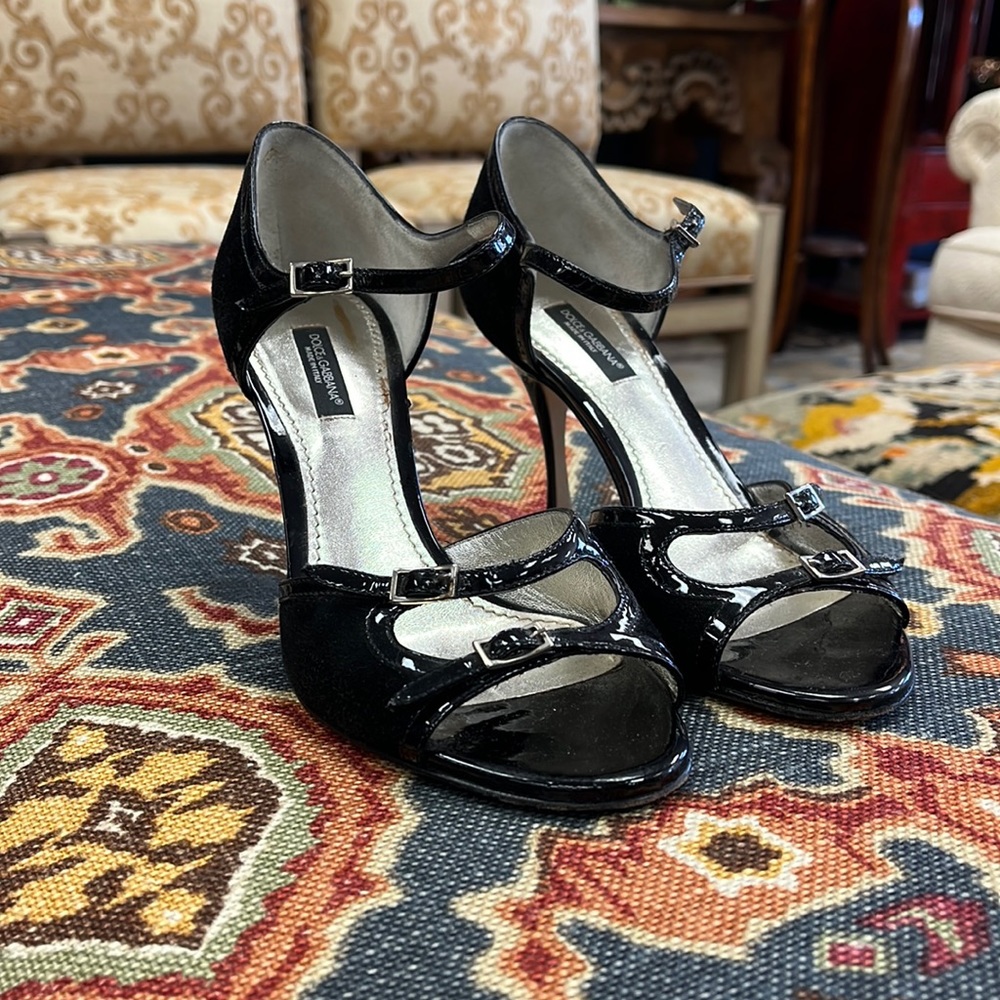 Dolce and Gabbana black patent buckle heels 🖤